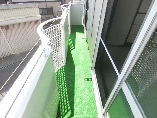 ステージパティオのバルコニー