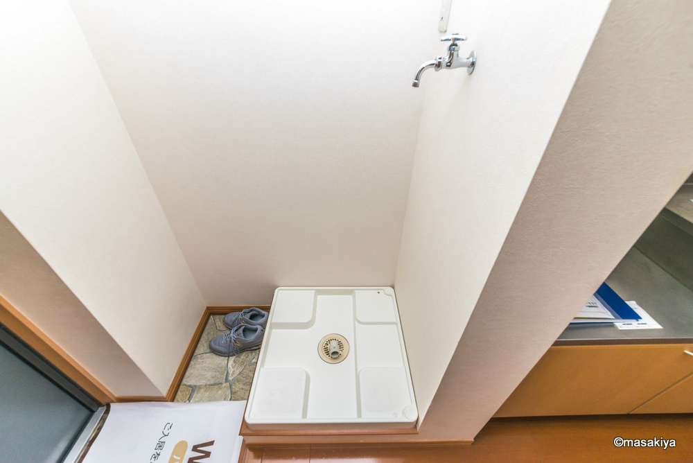 マウンテンハウスの洗面所|室内洗濯機置き場