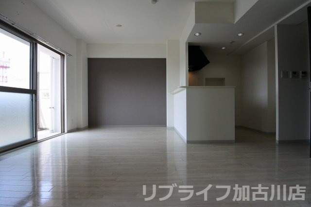 シェーネル・ブラウエン加古川の居間・リビング
