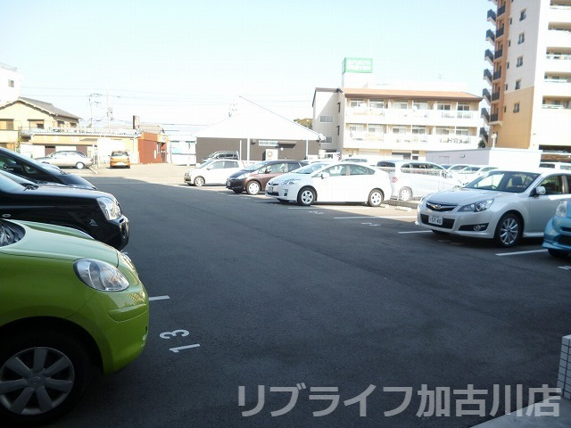 シェーネル・ブラウエン加古川の駐車場