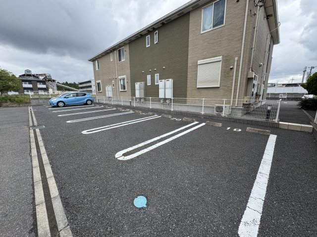 ヴィラ キュラスの駐車場