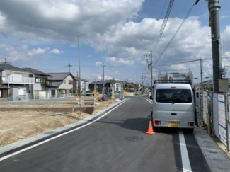 【前面道路含む現地写真】