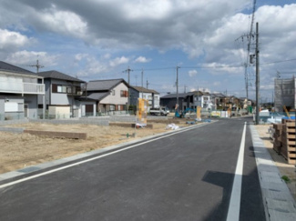 【前面道路含む現地写真】
