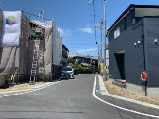 【前面道路含む現地写真】