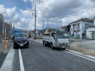 【前面道路含む現地写真】