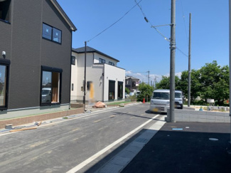 【前面道路含む現地写真】