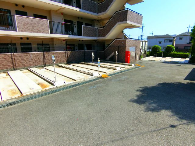 ボヌール錦織公園の駐車場