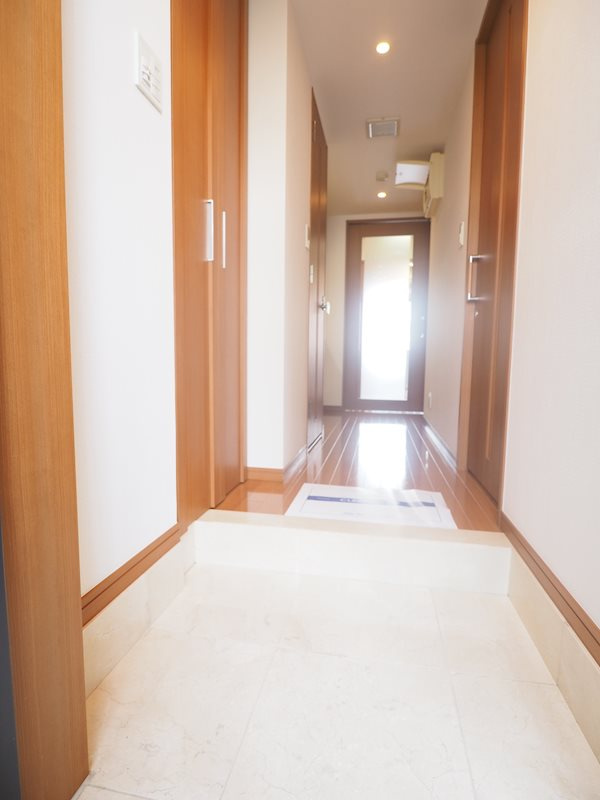 レジディア文京本郷の玄関|※写真は同タイプの別室になります