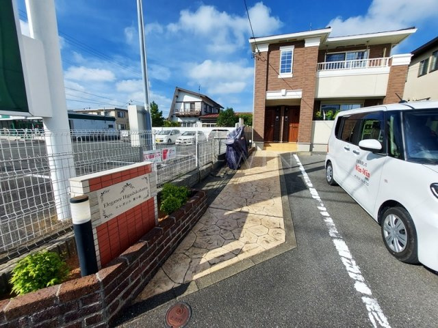 エレガンス東小浜のエントランス