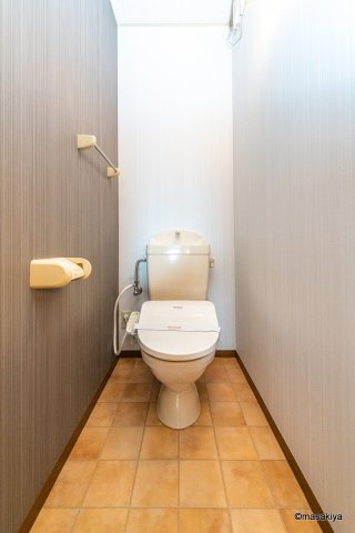 グランコスモ竹内のトイレ|トイレ　ウォシュレット付き。