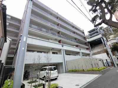 【外観】 | クオス横浜根岸森林公園 | 総戸数５９戸、２０１５年２月築、管理人は日勤勤務につき管理体制良好です♪