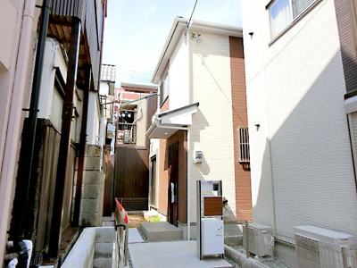 【外観】 | 豊中市北条町1丁目　新築一戸建　 | 【現地写真】シンプルでありながら品のあるデザインと機能性を兼ね備えている住まいです♪