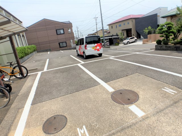 サンライフ青山の駐車場