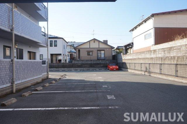 熊本市東区尾ノ上２丁目の賃貸マンションの駐車場