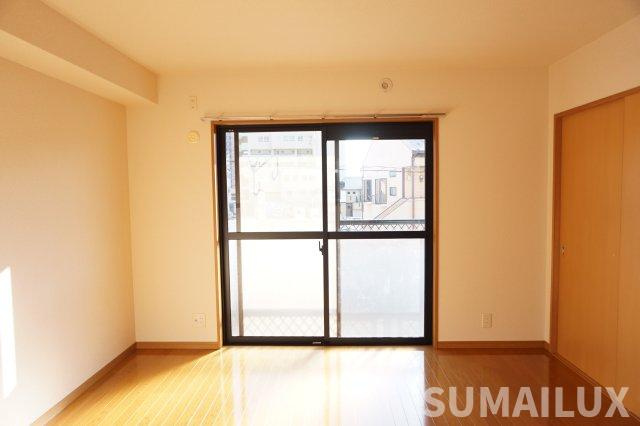 熊本市東区尾ノ上２丁目の賃貸マンションの居間・リビング