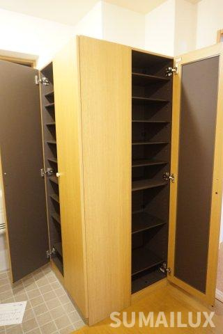 熊本市東区尾ノ上２丁目の賃貸マンションの玄関