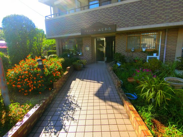アヴニールふじわらのエントランス