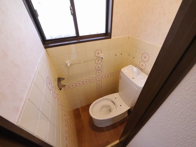花山台戸建のトイレ