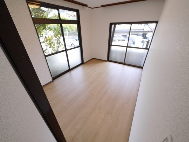 花山台戸建の洋室