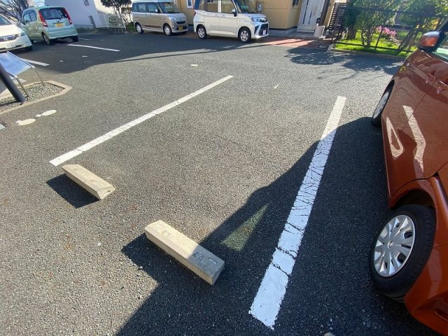 プレザントヒルの駐車場