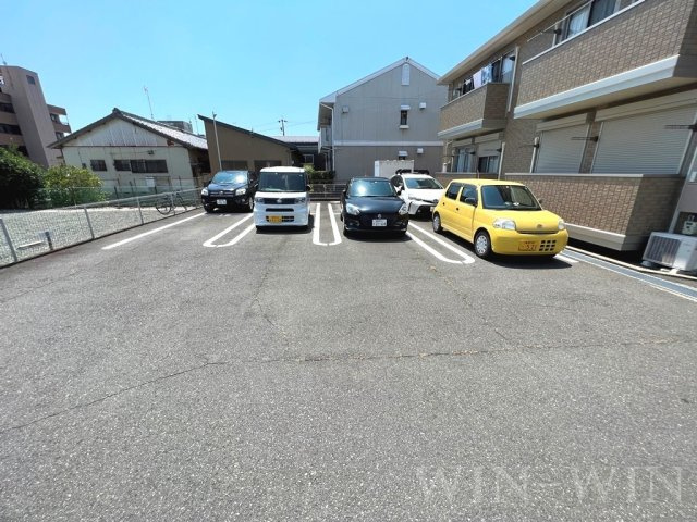 ソシエ B棟の駐車場