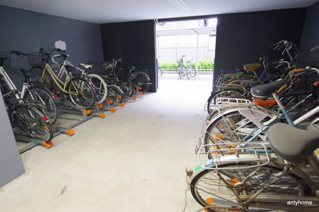 プレサンス塚本グランゲート　仲介手数料無料の駐車場