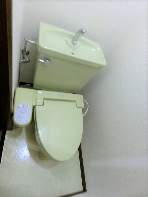 昭島市松原町１丁目の賃貸マンションのトイレ
