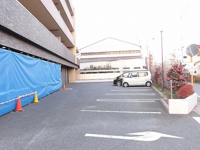 イ・デ・ア1103の駐車場