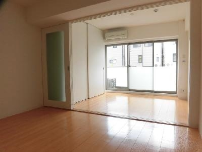 プラネシア烏丸御池の居間・リビング