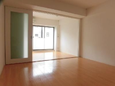 プラネシア烏丸御池の居間・リビング