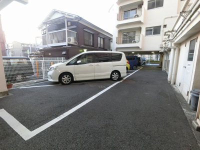 【駐車場】 | 横浜ハイツ | 平置き駐車場です。