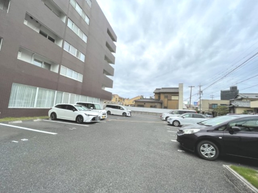 S-FORT乙川の駐車場