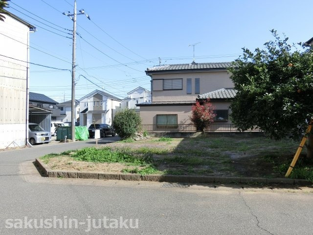 作新台７丁目　売地の前面道路含む現地写真|作新台７丁目　売地　建築条件なし　北西５ｍ道路×北東５ｍ道路　角地　更地