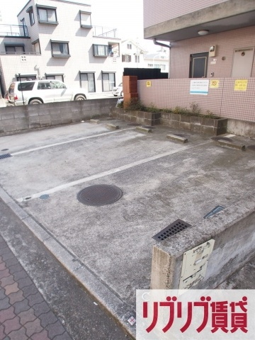 ミルフィーユの駐車場