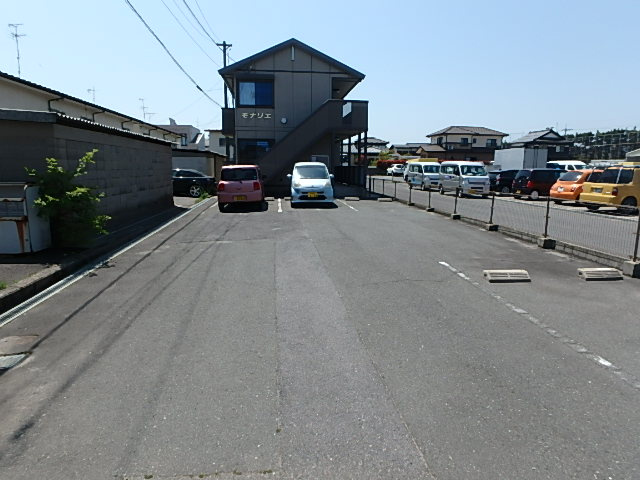 モナリエの駐車場
