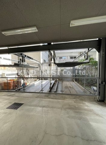 フォンセブランの駐車場