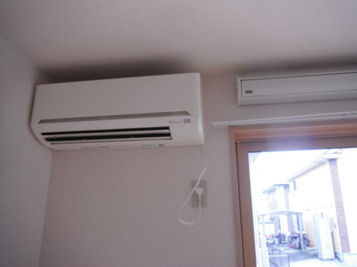 【設備】 | クレアールA | エアコンが付いているので、１年中快適に過ごせます。