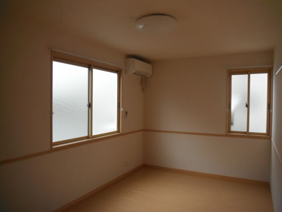 【寝室】 | クレアールA | エアコン付きの7.5帖の広々洋室です。