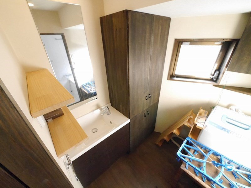 上三条町平屋の洗面所