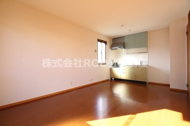 フローラルビレッジⅥ番館の居間・リビング|ゆったりとしたリビングです