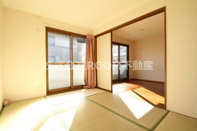 フローラルビレッジⅥ番館の洋室|落ち着いた色調の洋室です