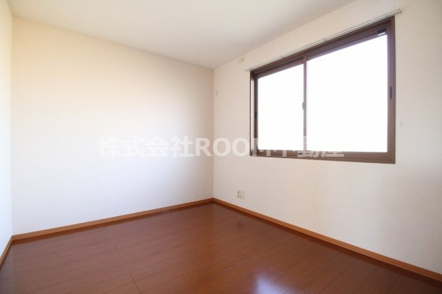 フローラルビレッジⅥ番館の寝室|落ち着いた色調の寝室です