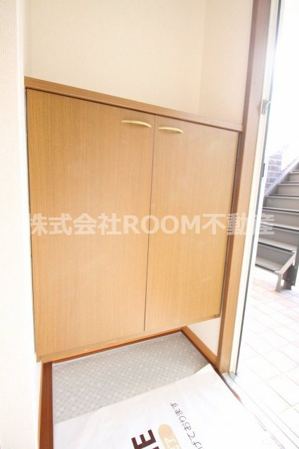 フローラルビレッジⅥ番館の玄関|明るい玄関です