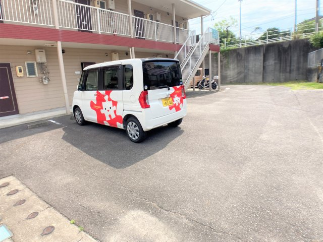 ヒルトップ田村の駐車場