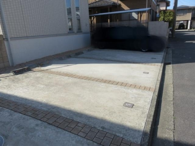 ジョリ　シャンブルの駐車場