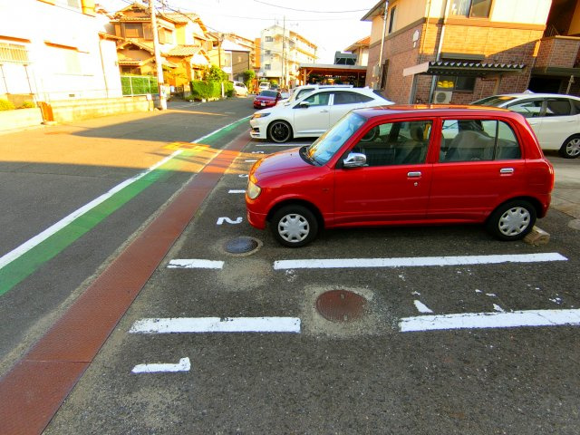 尾崎ハイツの駐車場