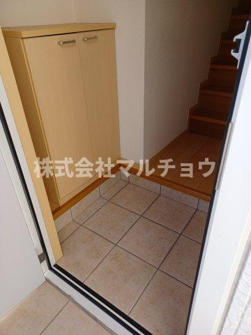 サラナHOUSEの玄関|収納もある玄関です