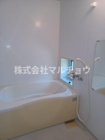 サラナHOUSEの浴室|落ち着いた空間のお風呂です