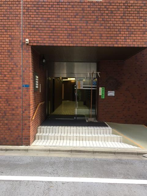 グランドメゾン新宿御苑のエントランス