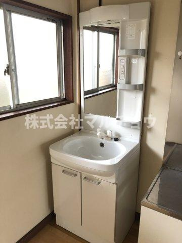 Pastelの洗面所|ゆったりとスペースのある洗面所